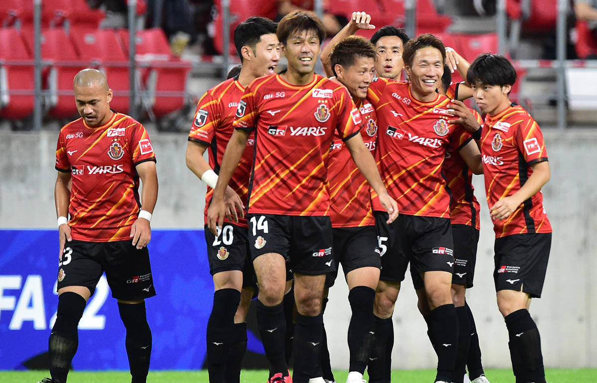 关于足球顶级联赛激烈角逐持续升温，强势球队展现实力的信息