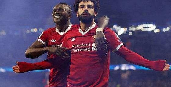 紧张的比拼中，球队快速反击，气势如虹