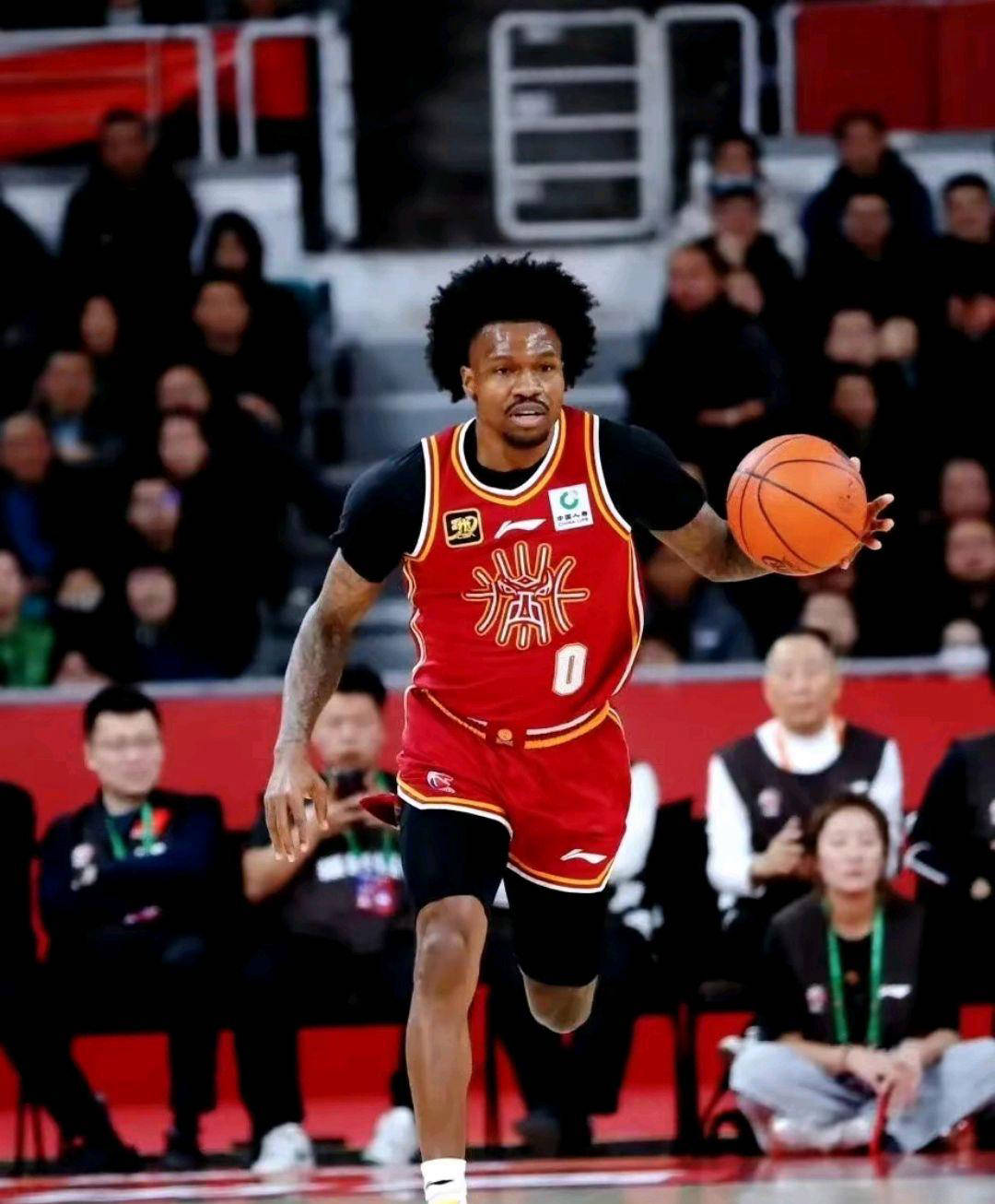 四川男篮发挥团队力量全力拼搏朝着胜利目标奋勇前行的简单介绍