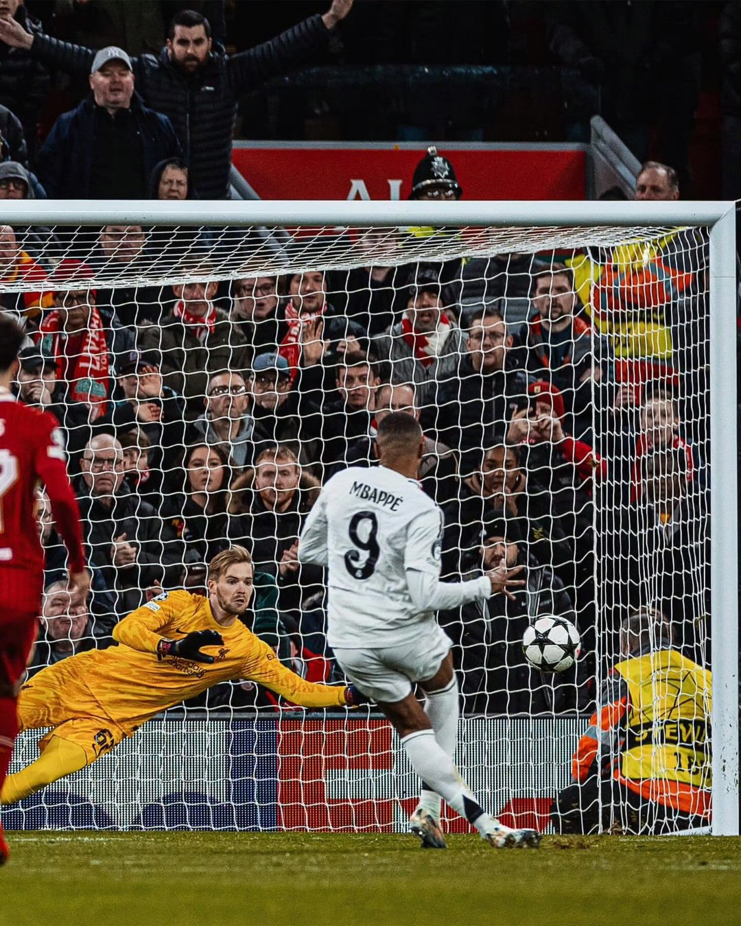 包含佛罗伦萨铁桥般稳固，欧冠比赛无往而不胜的词条