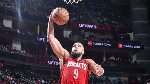 鹈鹕大个子得分表现抢眼，帮助球队逆转