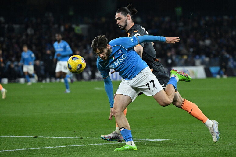 开云体育官方网站-那不勒斯客场战平都灵，积分榜稍显不足的简单介绍