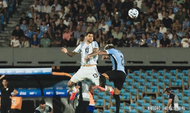 开云体育app-南美球队奋力拼搏，国际篮球比赛场上展现拼劲