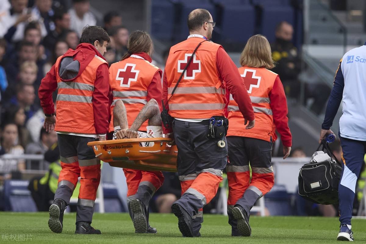 包含赫塔菲遭遇惨败，状态不容乐观的词条