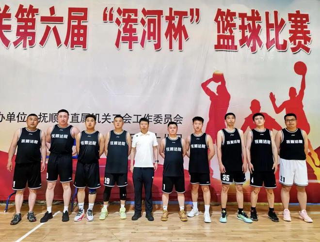 开云体育-球队在比赛中奋勇拼搏争夺胜利