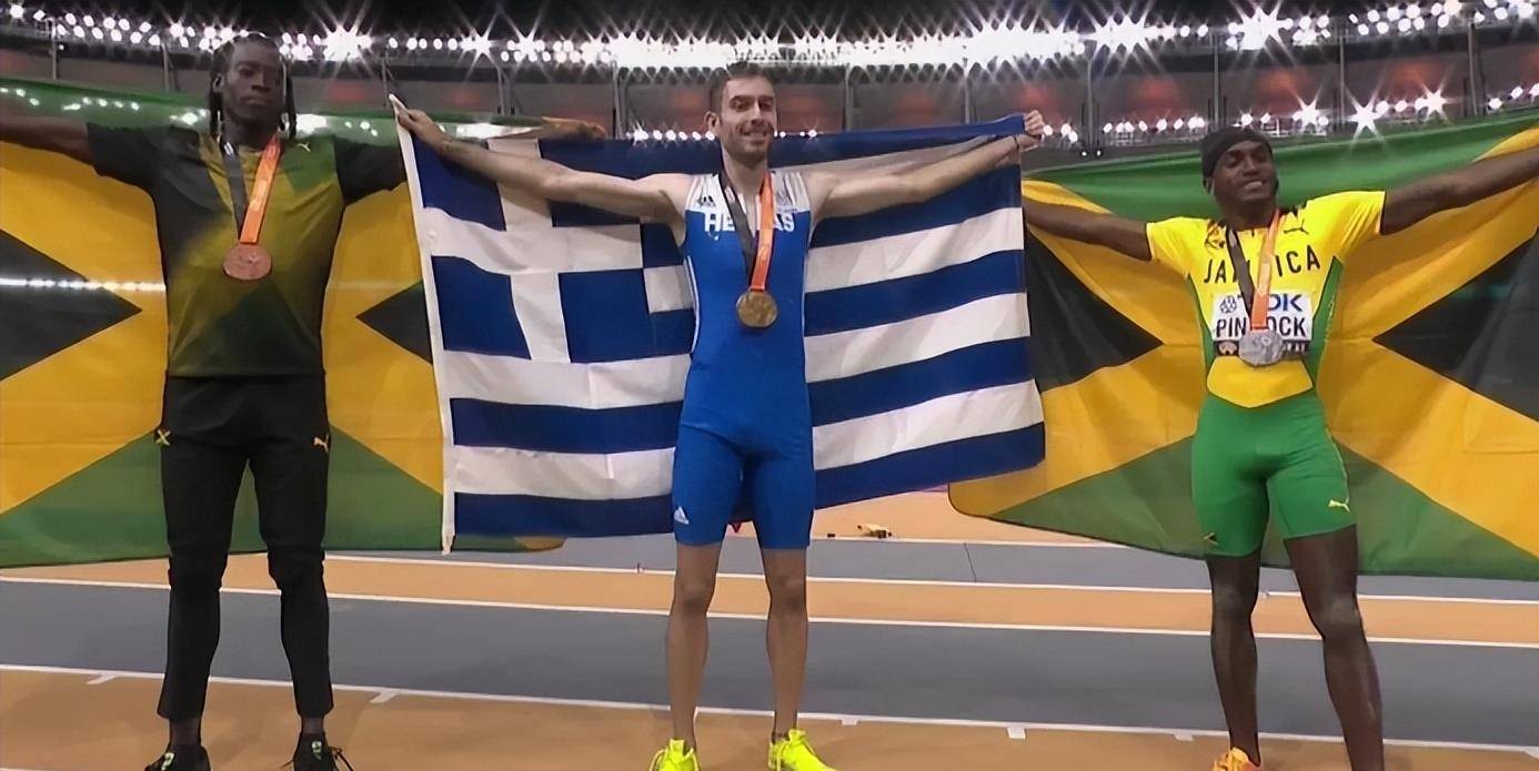 西班牙田径选手惊险夺冠，引来掌声