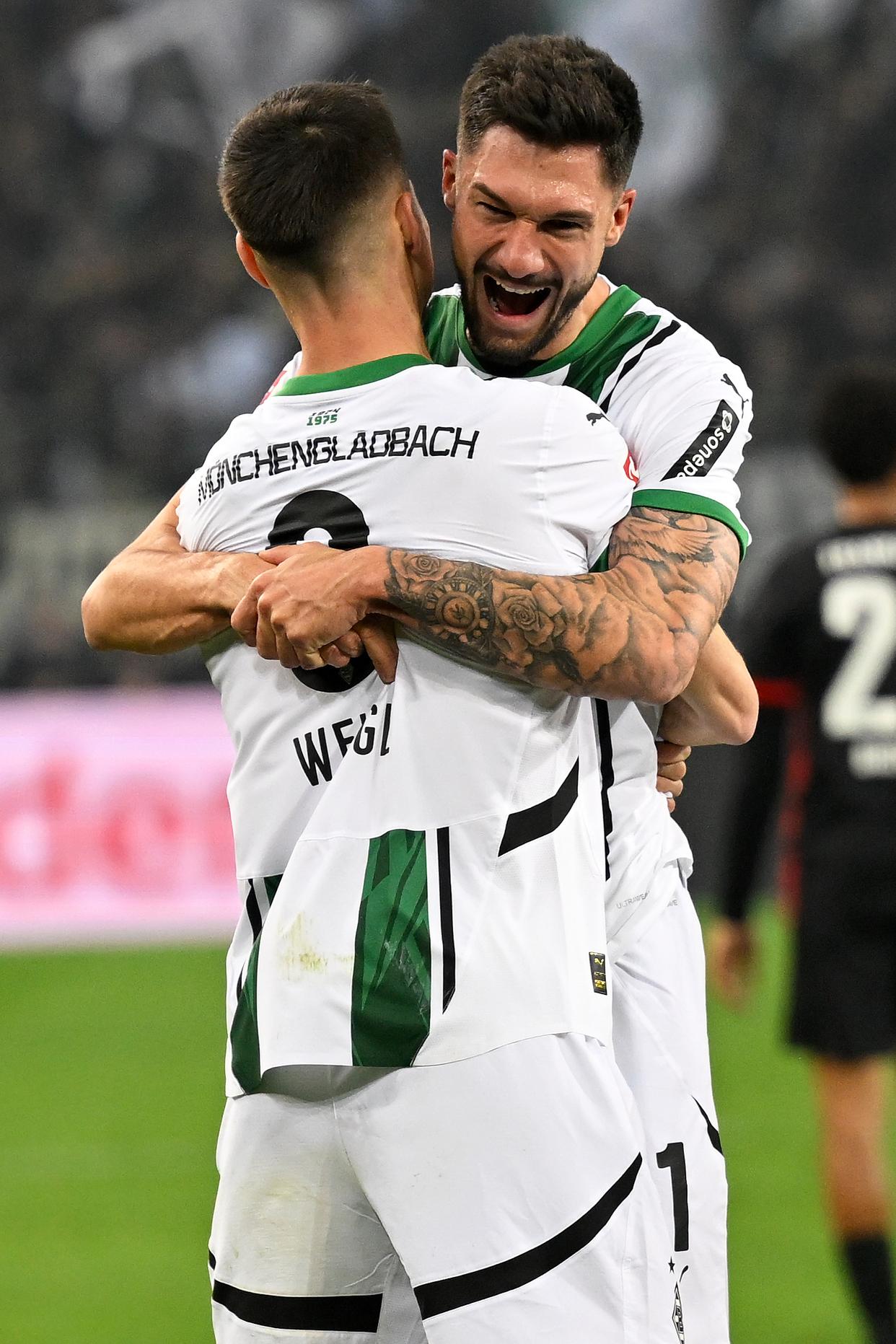 包含柏林赫塔不敌门兴格拉德巴赫，遭遇连败的词条