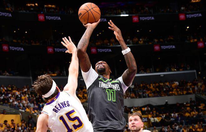 森林狼主场险胜湖人，重返胜利轨道