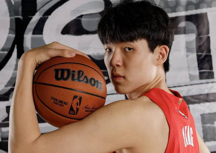 开云体育入口-新秀球员表现亮眼，成为比赛中的亮点