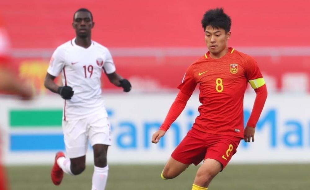 开云体育官网-国足备战世预赛：李铁祭出选票，刘奕鸣迎首秀