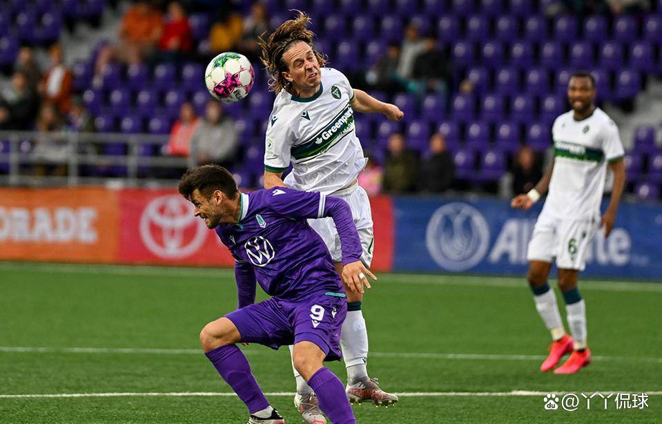 开云平台-加拿大队在足球比赛中斩获胜利