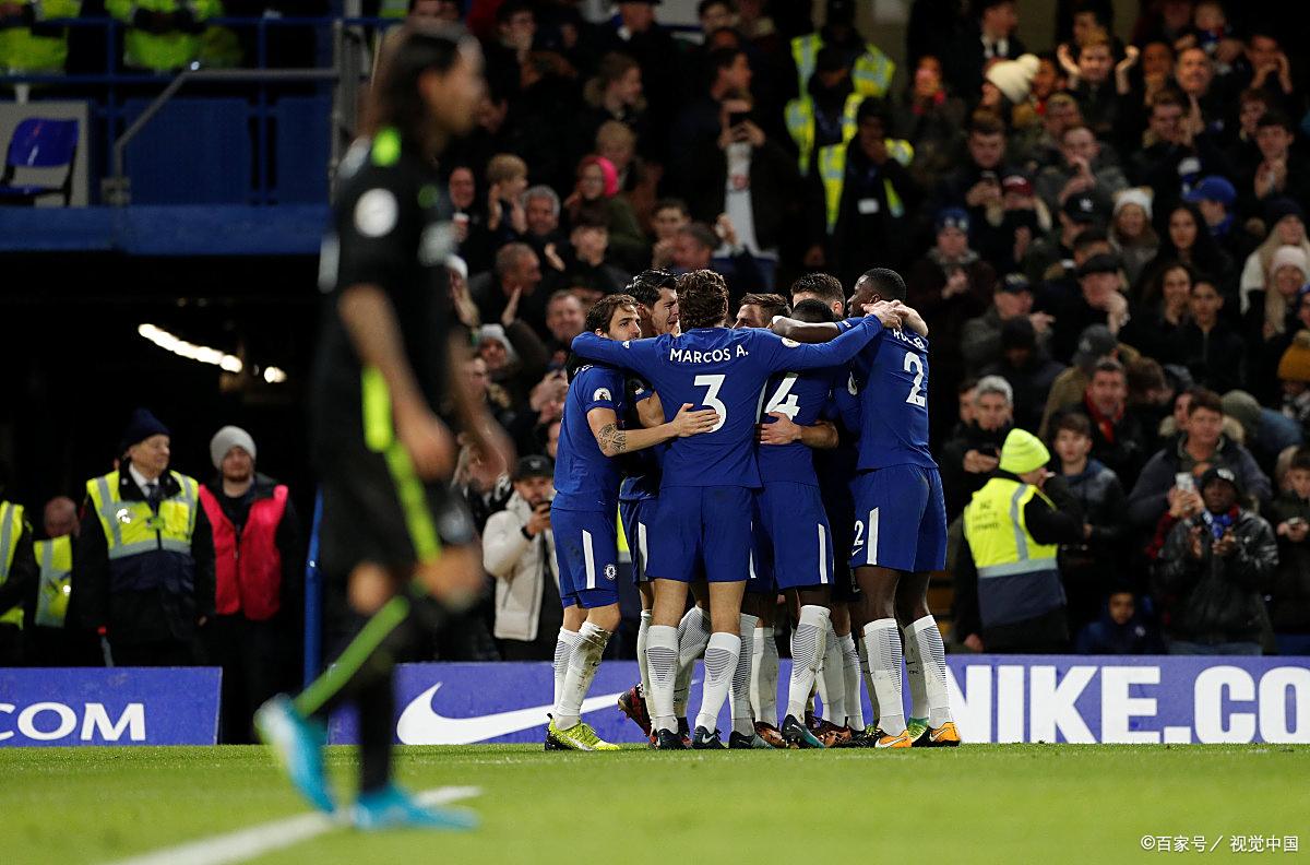 加拿大队在足球比赛中斩获胜利