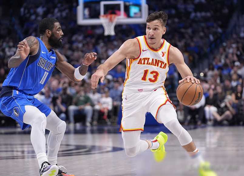 开云官网-老鹰队员重回状态，战胜对手