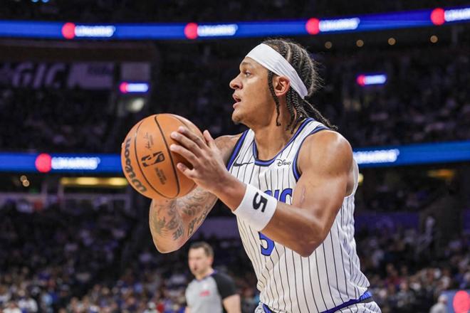 湖人淘汰赛过关老鹰，班凯罗点燃赛场