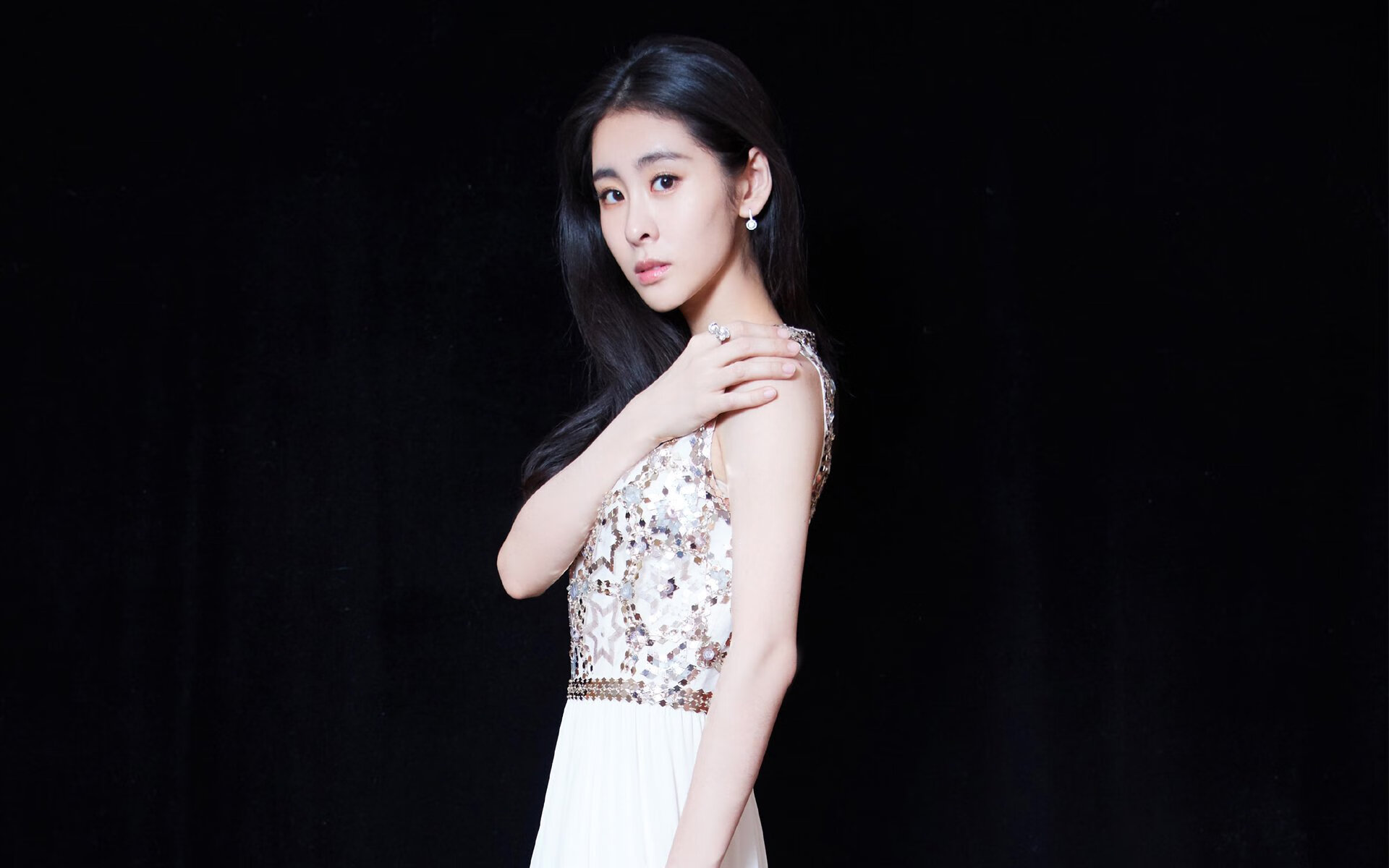 传奇跨越山海，詹姆斯终场绝杀马刺战胜吉林，书写经典永恒